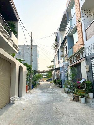 nhà đẹp 93m2 - 7,7 tỷ - 2 tầng ngang 8 - hẻm xe tải tam phú thủ đức !