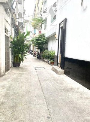 trung tâm q5 - huỳnh mẩn đạt 5 tầng btct- giá 10 tỷ.