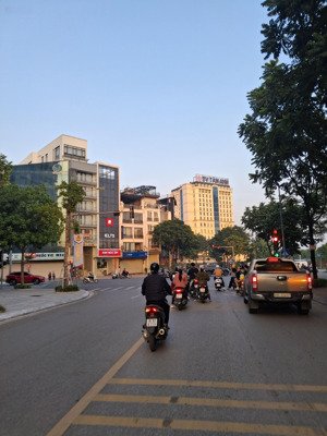 siêu phẩm bồ đề long biên nhà đẹp gần hồ, tiện ích bốn bề diện tích: 60m mặt tiền