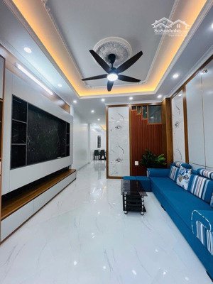 nhà đẹp cho gia đình nhỏ! phố thuỵ khuê thông võng thị, view hồ tây, 10m ra oto, nhà mới 5t