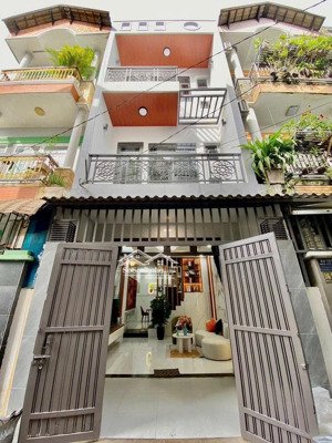 bán nhà đẹp mới keng 4,3m x13m.đúc 3 tấm hẻm 5m cách mặt tiền 30 mét.đường thới an 05,q12