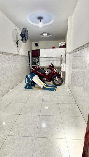 nhà tỉnh lộ 10, hxh thông, 62m nở hậu, shr, ở ngay, nhỉnh 4 tỷ tl