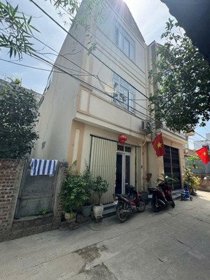 chỉ 4.6 tỷ, nhà 3 tầng 3pn đường thông ô tô, tại nam hồng đông anh