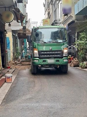 hoàng quốc việt- phân lô - oto tránh - ngõ to như phố - kinh doanh sầm uất - thang máy