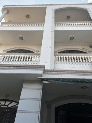 bán hoặc cho thuê nhà trung tâm thành phố đồng xoài - vị trí vàng kinh doanh!