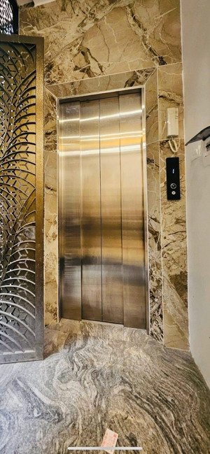 bán nhà trần cung lô góc thang máy ngõ thông sát phố