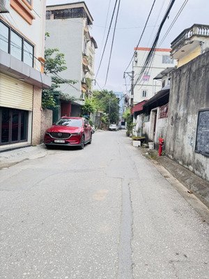 nhà 5 tầng lô góc ô tô đỗ sát nhà trung tâm thạch bàn -0 long biên | giá 6,x tỷ