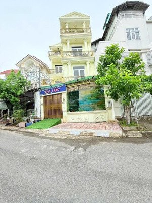 biệt thự mặt tiền đường số phường tân phong quân 7. giá 25.5ty thuong lương.dt :7*18m