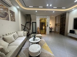 oto đỗ cổng, cổ nhuế, từ liêm 40m2 x 5 tầng nhỉnh 8,5 tỷ, có tl