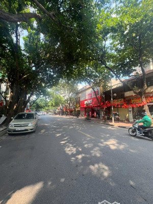 bán đất tăng nhà 5 tầng -phố ngọc lầm ngõ 66 -kinh doanh tấp lập -ngay cầu chương dương -giá đầu tư