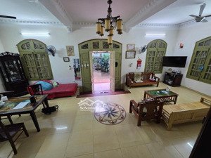 bán nhà cầu giấy 245m2,tặng biệt thự 4 tầng cũ, 8pn,ngay sát aeon cầu giấy, hàng hiếm giá siêu hời