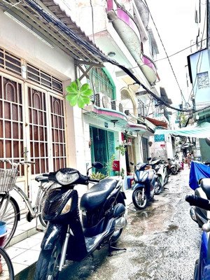 bán nhà căn góc 2 mt- trước nhà rộng 4m, đ. đoàn văn bơ, 20m ra hoàng diệu,2p đến nguyễn tất thành.