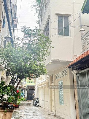 bán nhà khuvip phan xích long ngã tư phú nhuận 3 tầng sân vườn thoáng mát