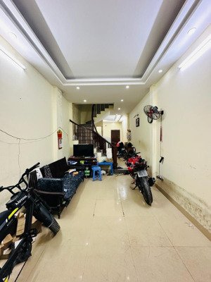 bán nhà trung tâm quận cầu giấy | 50m | 4 tầng | giá 12.2 tỷ | ở & cho thuê đều đẹp