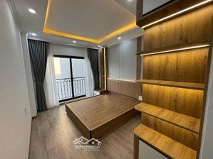 (hoàng mai)-lô góc 6t thang máy, dt 30m2, mt3.3m, 2 mặt thoáng, 50m ra ô tô. giá chỉ: 8.x tỷ