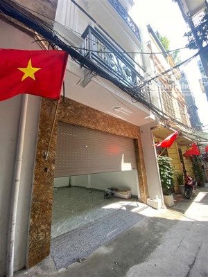 chủ cần bán gấp nhà tt cầu giấy, 6 tầng thang máy,gara oto, ở hoặc làm vp đều tuyệt vị trí siêu đep