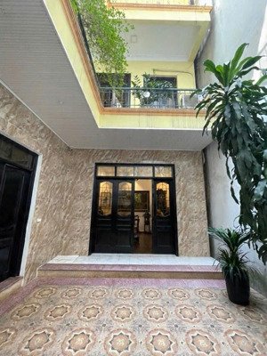 bán nhà riêng tại tây hồ - 85m2 - mặt tiền 8,2m - lô góc - sát hồ tây, sát phố lớn.