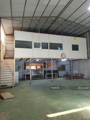cho thuê kho xưởng, kết hợp văn phòng tại phường bồ đề, gần cầu chương dương - 230m2 giá 18 triệu