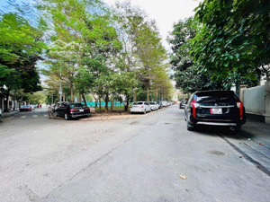 giảm 3 tỷ! bán biệt thự lô góc, view vườn hoa, hướng đông nam - làng việt kiều châu âu