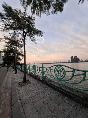 bán nhà sát yên hoa - nhà mới đón tết cách 1 nhà ra phố - ba bước chân ra đến hồ tây, 5tầng, 7.5tỷ