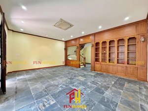 cho thuê bt tại vinhomes the harmony, có thang máy, giá 60 triệu/tháng.