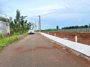 cần bán sĩ hoặc lẽ 10 lô đất tại xã đá bạc, châu đức, brvt. dt:135m2 sẵn 80tc mỗi lô. giá 630tr/lô.