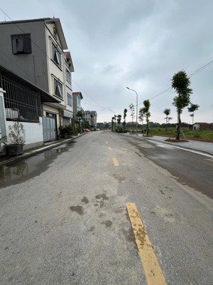 hơn 3tỷ có 48,5m2 đường oto thông tại nam hồng. - cách 30m ra bìa làng đấu giá.