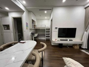 hot giá tốt cho thuê căn 1 ngủ + full đồ 11tr tòa d masteri vinhome smart city