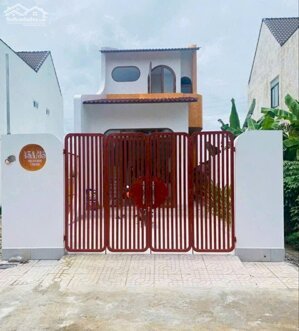 BÁN NHÀ 1 TRỆT 1 LẦU CÓ SÂN ĐẬU Ô TÔ KHU DÂN CƯ PHƯỜNG 8 VĨNH LONG