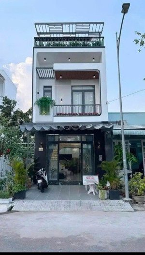 nhà ngộp tân bình ở p4 hoàng việt 49m2 giá chỉ 2tỷ650tr. sổ hồng riêng chính chủ