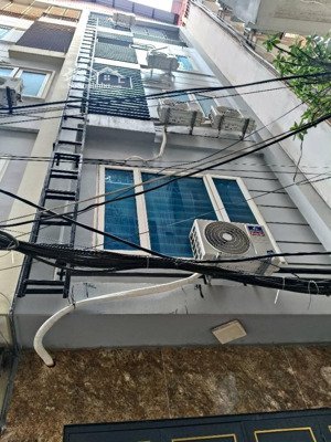 cầu giấy-dt35m2 x 5tầng và 1 tum5 phòng khép kín, đầy đủ nội thất mới tinhdòng tiền 360 triệu/năm