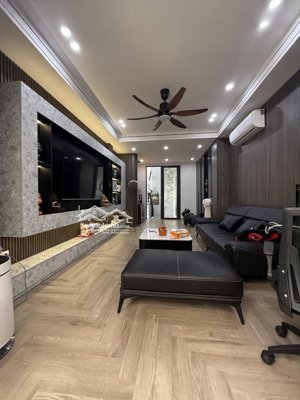 [siêu hiếm] bán nhà gần k35 tân mai, phân lô ô tô tải tránh nhau, thang máy nhập khẩu, nhỉnh 11tỷ.