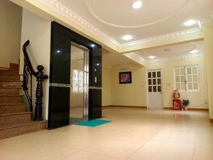 cho thuê ( tầng 1,2,3 ) tòa nhà mt 5 tầng số 7 phan bội châu p 2-bt 55 triệu.