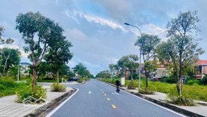 bán gấp 2 lô liền kề trung tâm đồng hới, dãy 2 lý thường kiệt, view công viên & tttm, giá cực tốt