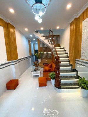 nhà mới đường phạm thế hiển , kdc hiện hữu , sổ hồng riêng hoàn công , vào ở ngay , nhỉnh 4 tỷ