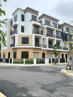 bán nhà phố t&t có 4 tầng, dt 6x18m2, giá 5,540tỷ . giá gốc cđt, nhà sẵn sàng bàn giao ngay