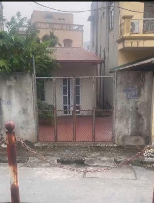 ngay tđc đông dư_ 85m_ sẵn nhà c4,mt 5m nở hậu 5,5m_ đường trục chính xã