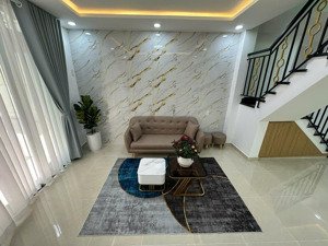 nhà đẹp chỉ 6.65 tỷ. 2 mặt thoáng gần hai bà trưng, trần quốc thảo.dt(4x10m). 2 tầng. full nội thất