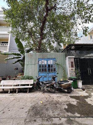 bán đấy 85,6m2 giá 8 tỷ hẻm ô tô phường bình trưng tp hcm