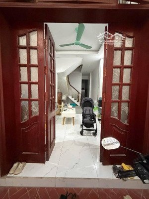 bán nhà yên hoà, dt44m, mặt ngõ thông, gần ô tô, gần phố.