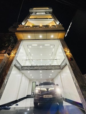 chính chủ bán nhà phân lô liền kề cạnh phố đi bộ hồ đền lừ.50m2-7 tầng thang máy,nhỉnh 20 tỷ