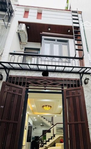 cần thanh lí gấp căn nhà nằm ngay đường trần hưng đạo, q5. dt 55,8m2. hxh