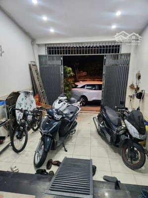 nhà 3 tầng mặt tiền đường nhựa lưu hữu phước, dt 4,3 x 26, nhỉnh 8 tỷ.