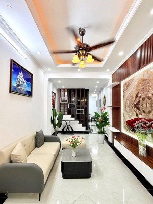 - bán nhà hoàng hoa thám, sát phố, 33m2, 8.8 tỷ.