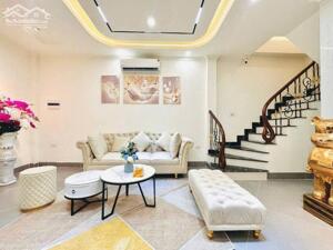 Nhà Đẹp Thang Máy Thịnh Quang 40m, 7 tầng, mt 5.5m, giá 15.2 tỷ.