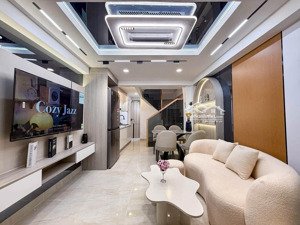 chính chủ cần bán gấp căn nhà đường cách mạng tháng 8 , p11 , q3 dt 42m2 giá 2 tỷ 200 triệu (tl)