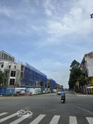 nhà phố 260m2/shr/3 tầng ngay trung tâm tp.thủ dầu một ( p. bình dương, tp.hcm mới),nh cho vay 75%