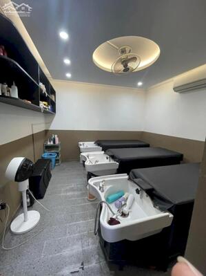 Bán Nhà Kinh Doanh, Mặt Phố Quỳnh Mai 42/98m, tầng 1, mt 4.4m, giá 10,5 tỷ.