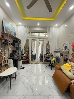 nhà đẹp tân bình gần ngã tư bảy hiền ở ngay chủ tặng nội thất