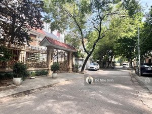 bán biệt thự văn quán 200m2 - 4 tầng - mặt tiền 11m - giá 42 tỷ cách đường nguyễn khuyến 50m.